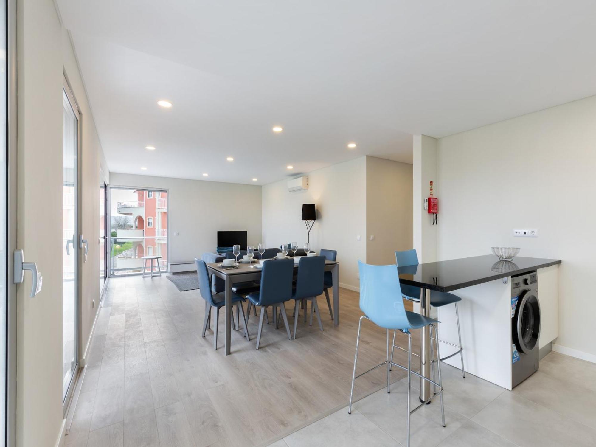 Beautiful Apartment In S O Martinho Do Porto With Balcony São Martinho do Porto Extérieur photo