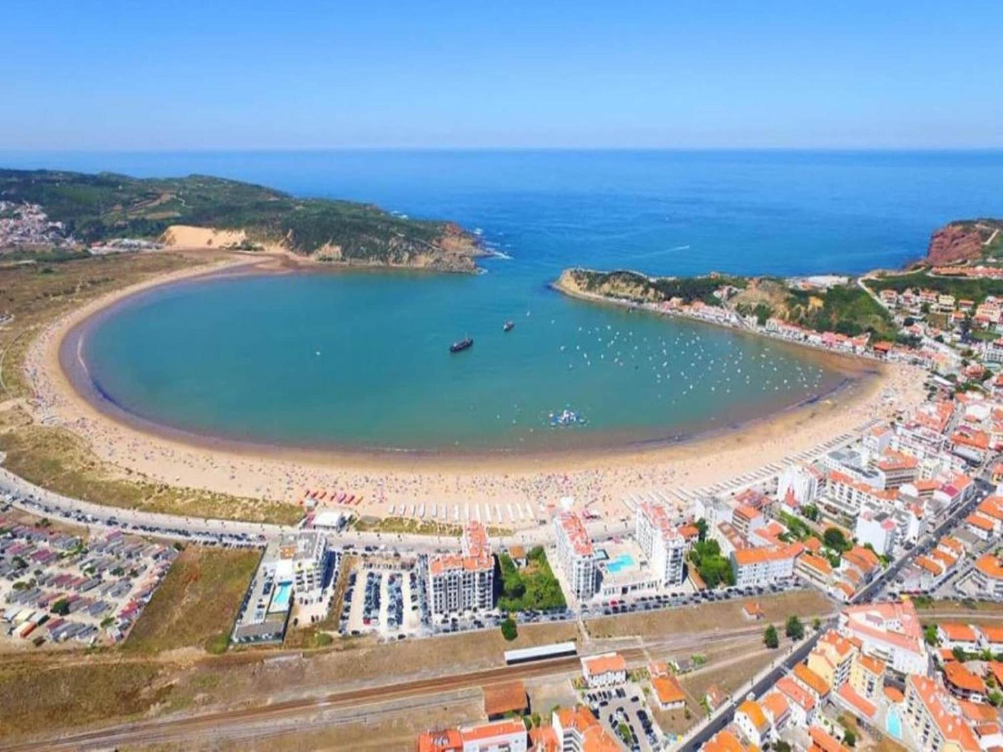 Beautiful Apartment In S O Martinho Do Porto With Balcony São Martinho do Porto Extérieur photo