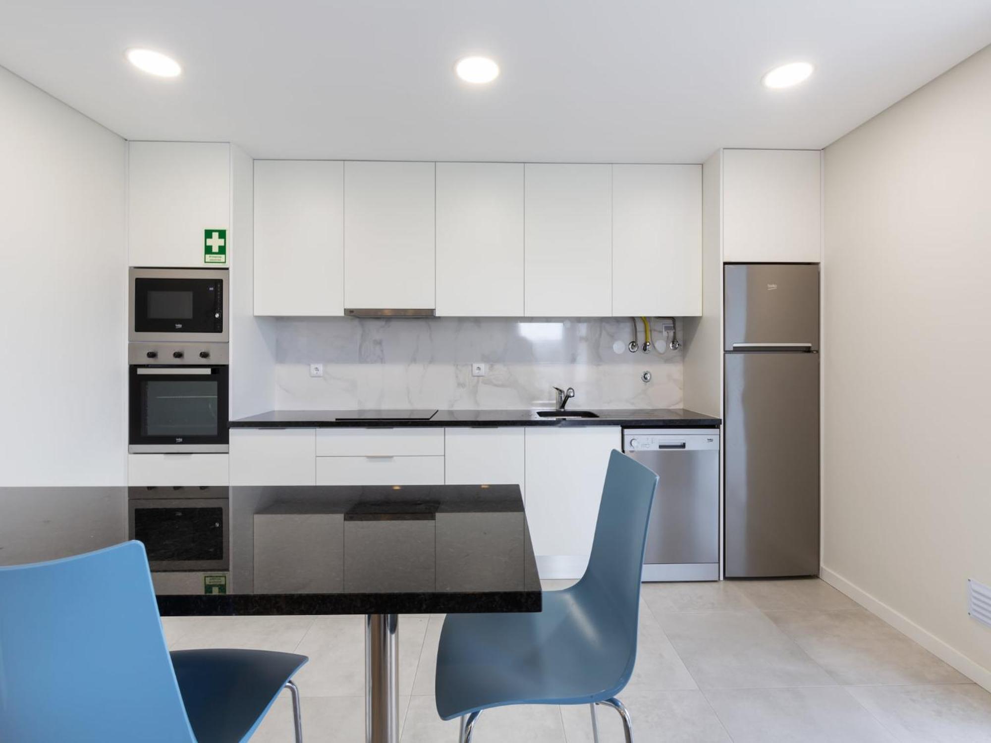 Beautiful Apartment In S O Martinho Do Porto With Balcony São Martinho do Porto Extérieur photo