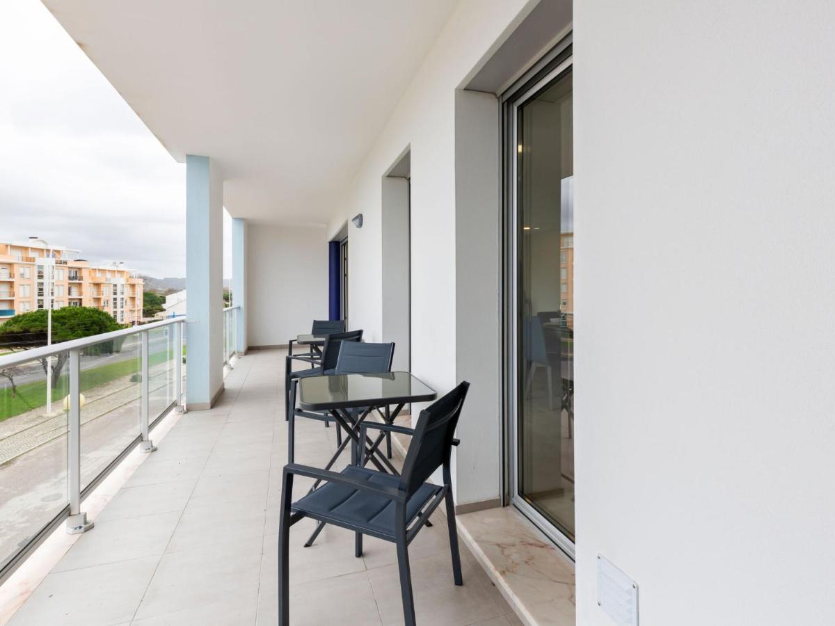 Beautiful Apartment In S O Martinho Do Porto With Balcony São Martinho do Porto Extérieur photo