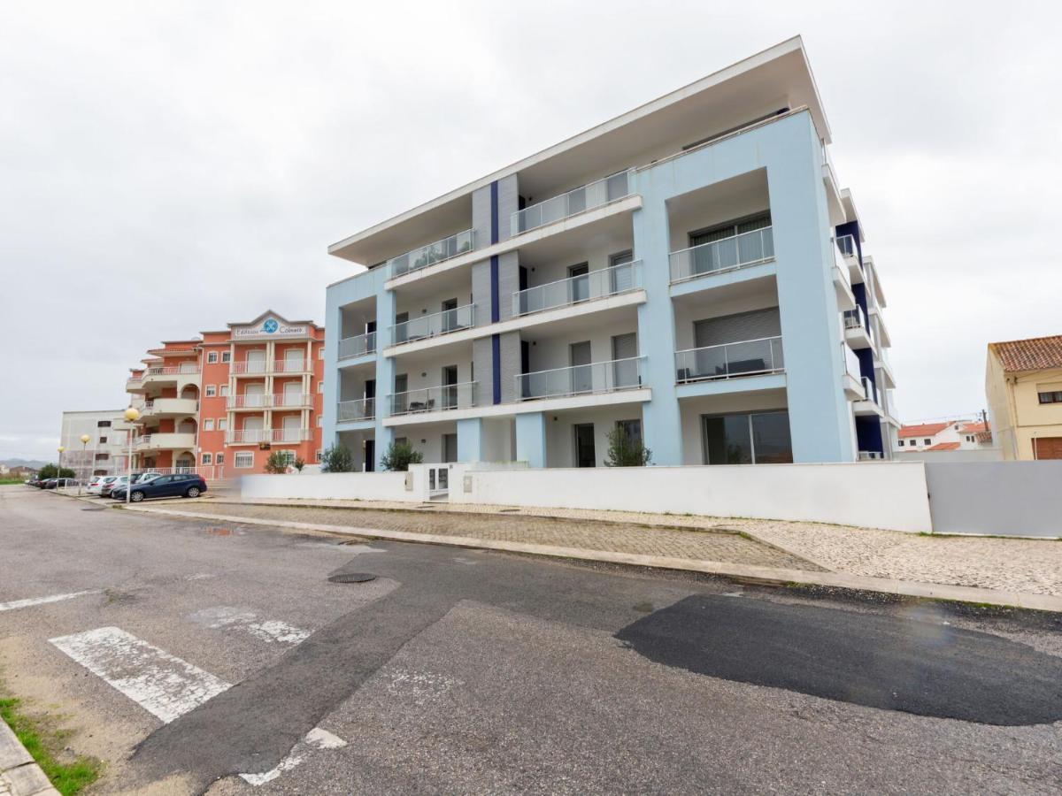 Beautiful Apartment In S O Martinho Do Porto With Balcony São Martinho do Porto Extérieur photo